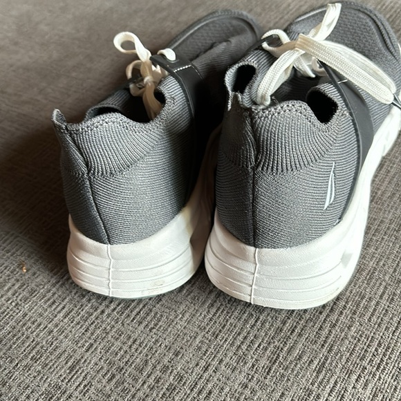 Gray nautica tennis shoes - Picture 2 of 5